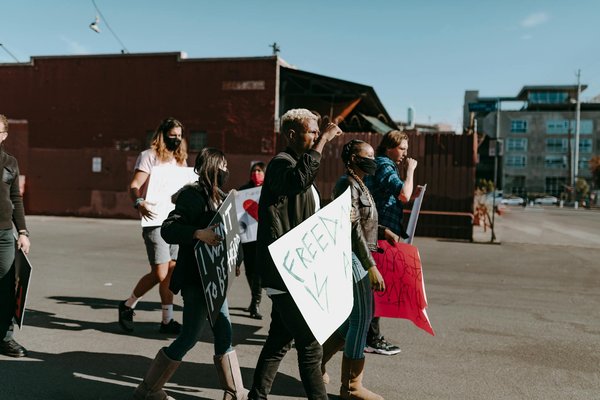 Comment démarrer une carrière de commentateur dans l'E-sport ?